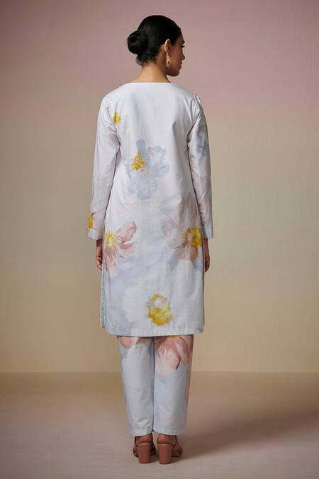 Shop Dressfolk Blue Cotton V-neck Powder Floral Print Kurta Set at Aza Fashions Shop_Dressfolk_Blue Cotton V-neck Powder Floral Print Kurta Set_at_Aza_Fashions