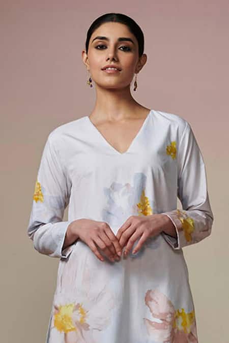 Buy Dressfolk Blue Cotton V-neck Powder Floral Print Kurta Set Online at Aza Fashions Buy_Dressfolk_Blue Cotton V-neck Powder Floral Print Kurta Set_Online_at_Aza_Fashions
