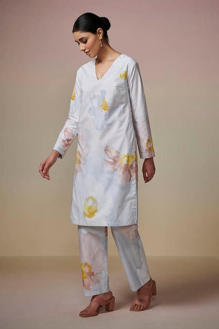 Shop Dressfolk Blue Cotton V-neck Powder Floral Print Kurta Set Online at Aza Fashions Shop_Dressfolk_Blue Cotton V-neck Powder Floral Print Kurta Set_Online_at_Aza_Fashions
