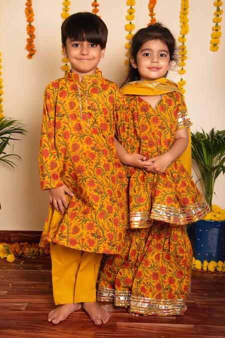 Pomcha Jaipur Yellow Cotton Embroidery, Gota Patti Darpan Hand Block Print Kurta With Pant Online at Aza Fashions Pomcha Jaipur_Yellow Cotton Embroidery, Gota Patti Darpan Hand Block Print Kurta With Pant _Online_at_Aza_Fashions