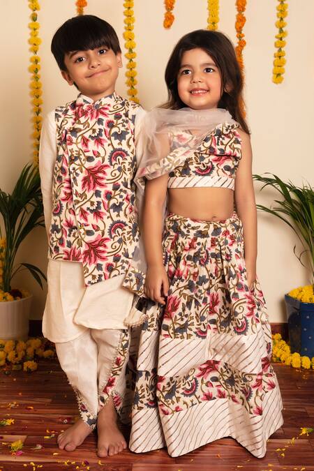 Pomcha Jaipur_White Cotton, Silk Embroidery Floral Print Bundi With Dhoti Pant Set _Online_at_Aza_Fashions