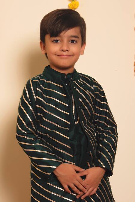 Pomcha Jaipur Green Cotton, Silk Gota Patti Hand Embroidered Bundi Kurta Set at Aza Fashions Pomcha Jaipur_Green Cotton, Silk Gota Patti Hand Embroidered Bundi Kurta Set _at_Aza_Fashions