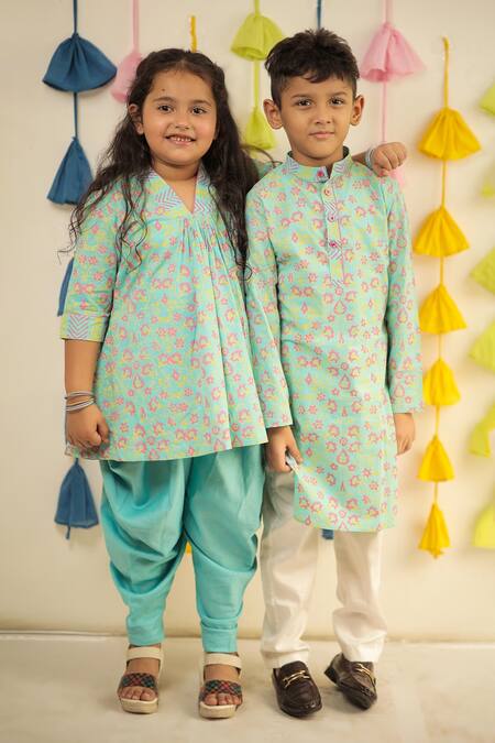 Tiny Colour Blue Muslin, Cotton Floral Hand Block Print Kurta With Pyjama Online at Aza Fashions Tiny Colour_Blue Muslin, Cotton Floral Hand Block Print Kurta With Pyjama _Online_at_Aza_Fashions