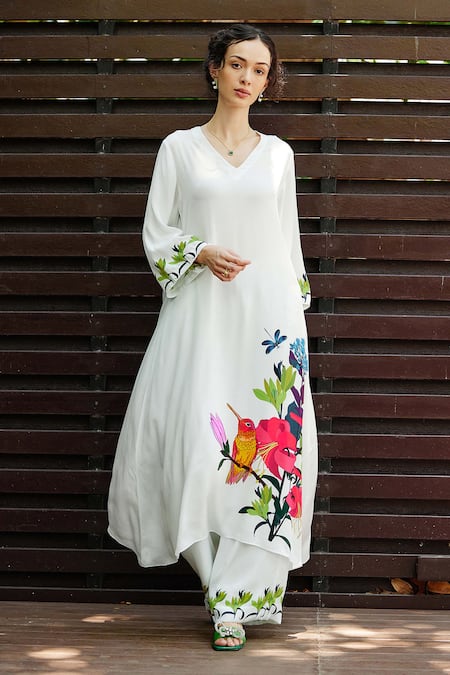 Shop Nautanky White Crepe Embroidery V-neck Grace Printed Kurta Pant Set Online at Aza Fashions Shop_Nautanky_White Crepe Embroidery V-neck Grace Printed Kurta Pant Set _Online_at_Aza_Fashions