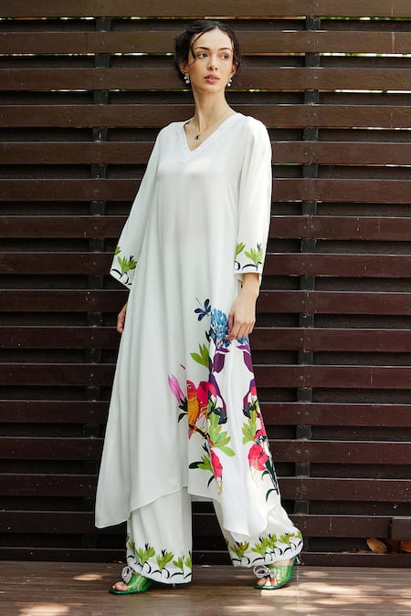 Nautanky White Crepe Embroidery V-neck Grace Printed Kurta Pant Set at Aza Fashions Nautanky_White Crepe Embroidery V-neck Grace Printed Kurta Pant Set _at_Aza_Fashions