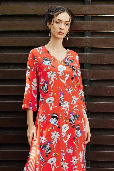 Buy Nautanky Red Crepe Embroidery V-neck Paradise Print Kurta With Pant Online at Aza Fashions Buy_Nautanky_Red Crepe Embroidery V-neck Paradise Print Kurta With Pant _Online_at_Aza_Fashions