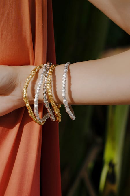 Arvino Textured Rowdy Bangle 