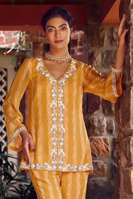 Buy_Ritika Verma_Yellow Georgette, Linen Sequins, Embroidery V-neck Rabia Jacket With Bell Pant _Online_at_Aza_Fashions