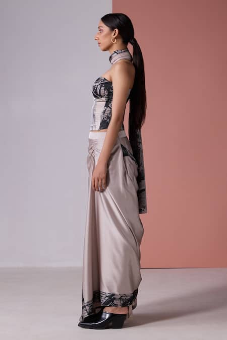 Jyoti Sachdev Iyer_Grey Satin, Lycra Sweetheart Neck Paris Print Pre-draped Saree With Corset _Online_at_Aza_Fashions