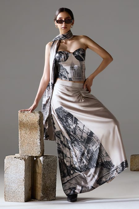 Jyoti Sachdev Iyer_Grey Satin, Lycra Sweetheart Neck Paris Print Pre-draped Saree With Corset _at_Aza_Fashions