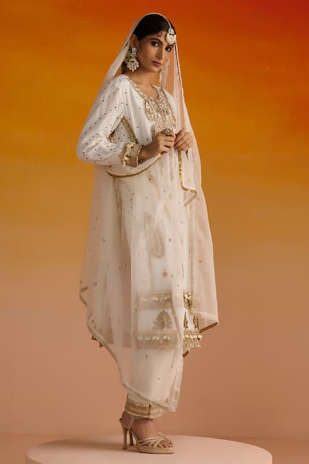 Buy_OHH CROW_Ivory Crepe, Cotton Sequins, Diamonds, Paisley Motif Embroidered Kurta Pant Set 