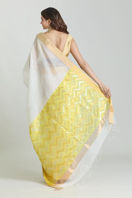 Shop_Mint N Oranges_White Chanderi Woven Zigzag Pattern Pallu Saree With Unstitched Blouse Piece _at_Aza_Fashions
