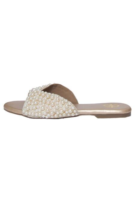Kkarma Accessories Off White Bhakti Pearl Embellished Flats Online at Aza Fashions Kkarma Accessories_Off White Bhakti Pearl Embellished Flats _Online_at_Aza_Fashions