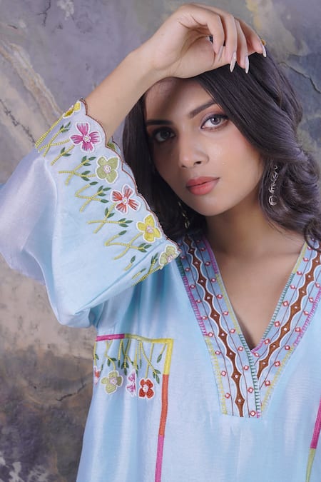 Buy_Myra Clothing Line_Blue Chanderi Embroidery V-neck Floral Resham Work Kurta With Pant _Online_at_Aza_Fashions