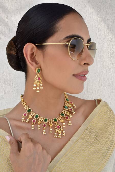 Swabhimann_Multi Color Diamonds, Carved Floret Pattern Kundan Embellished Necklace Set _Online_at_Aza_Fashions