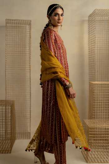 Shop Pooja-Keyur Yellow Organza Embroidery Haldi Corner Dupatta at Aza Fashions Shop_Pooja-Keyur_Yellow Organza Embroidery Haldi Corner Dupatta_at_Aza_Fashions