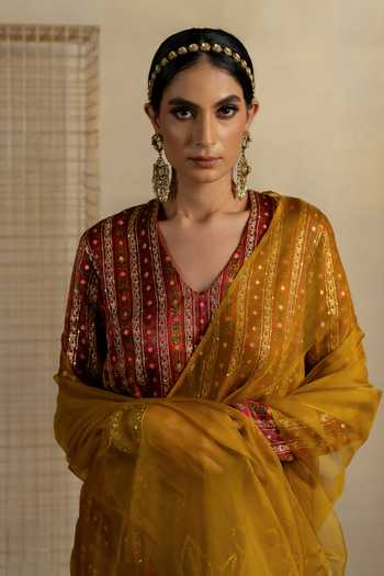 Buy Pooja-Keyur Yellow Organza Embroidery Haldi Corner Dupatta Online at Aza Fashions Buy_Pooja-Keyur_Yellow Organza Embroidery Haldi Corner Dupatta_Online_at_Aza_Fashions