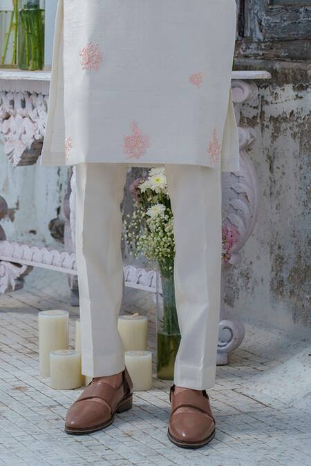 Buy Amrit Dawani Ivory Cotton, Silk, Modal Embroidery Floral Kurta Set With Stole Online at Aza Fashions Buy_Amrit Dawani_Ivory Cotton, Silk, Modal Embroidery Floral Kurta Set With Stole _Online_at_Aza_Fashions