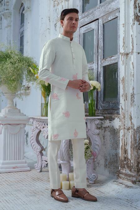Amrit Dawani Ivory Cotton, Silk, Modal Embroidery Floral Kurta Set With Stole at Aza Fashions Amrit Dawani_Ivory Cotton, Silk, Modal Embroidery Floral Kurta Set With Stole _at_Aza_Fashions