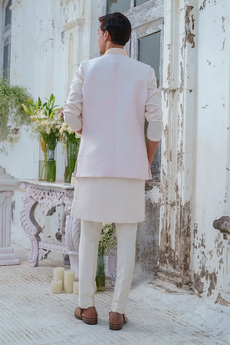 Amrit Dawani Floral Embroidered Bundi & Kurta Set 