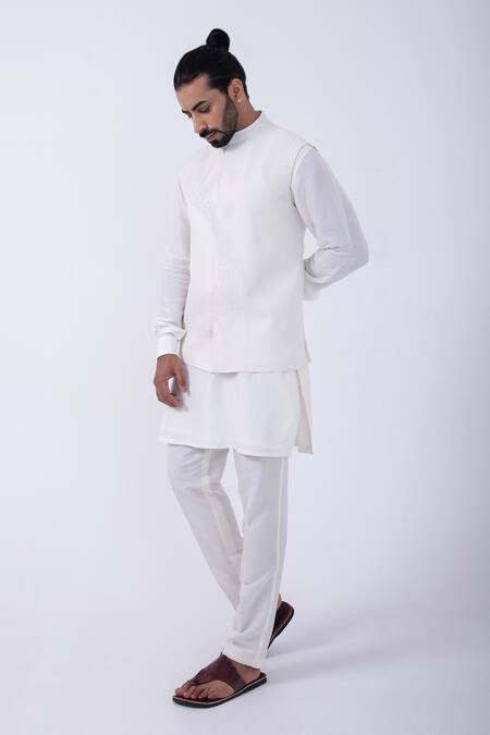 Kaka Calcutta Ivory Cut Work Cutdana Embroidered Bundi Jacket Online at Aza Fashions Kaka Calcutta_Ivory Cut Work Cutdana Embroidered Bundi Jacket _Online_at_Aza_Fashions