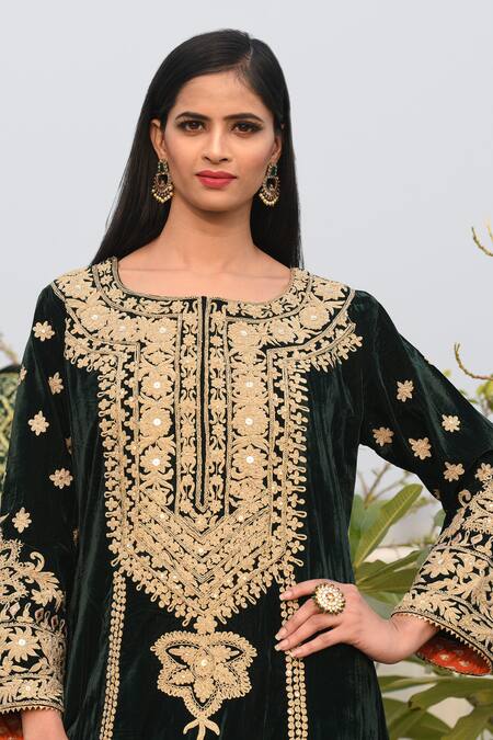 Anju & Harleen_Emerald Green Velvet, Linen Zari, Applique Embroidered Flared Kurta And Pant Set _Online_at_Aza_Fashions