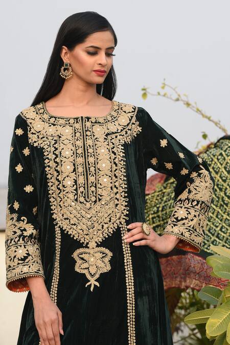 Buy_Anju & Harleen_Emerald Green Velvet, Linen Zari, Applique Embroidered Flared Kurta And Pant Set _Online_at_Aza_Fashions