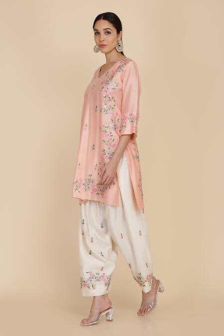 Buy_Anju & Harleen_Peach Chanderi, Linen Embroidery V-neck Resham Kurta With Salwar _Online_at_Aza_Fashions