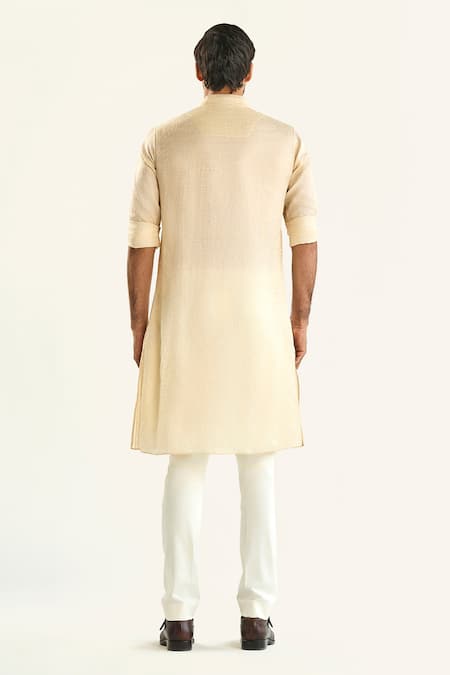 Shop Raghavendra Rathore Jodhpur Off White Cotton, Silk Embroidery The Linear Paan Kantha Kurta at Aza Fashions Shop_Raghavendra Rathore Jodhpur_Off White Cotton, Silk Embroidery The Linear Paan Kantha Kurta _at_Aza_Fashions