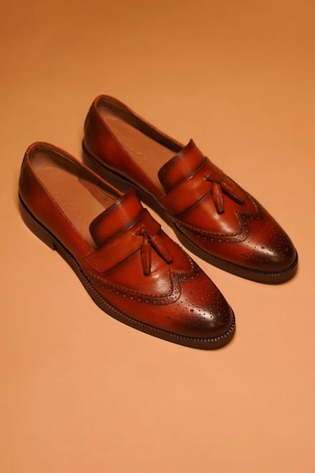 Buy Dmodot Brown Brooches Motivo Broguo Loafers Online at Aza Fashions Buy_Dmodot_Brown Brooches Motivo Broguo Loafers _Online_at_Aza_Fashions