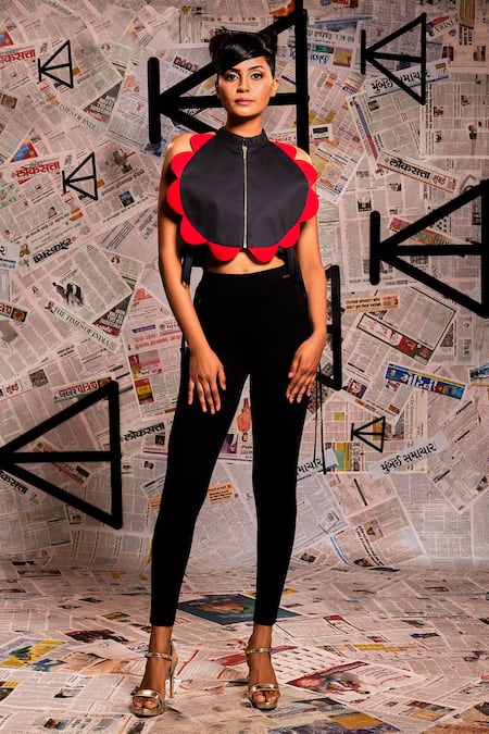 Buy_Echke_Black Cotton Bandeau Neck Plain Flower Crop Top _Online_at_Aza_Fashions