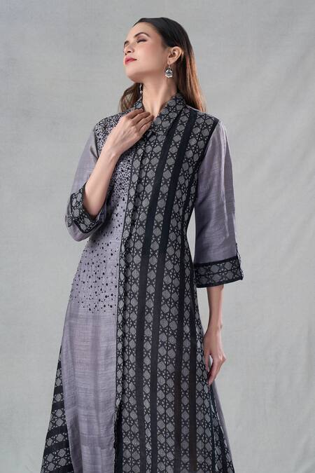 Buy Bhusattva Grey Organic Silk Woven Ikat Collar Kurta Online at Aza Fashions Buy_Bhusattva_Grey Organic Silk Woven Ikat Collar Kurta _Online_at_Aza_Fashions