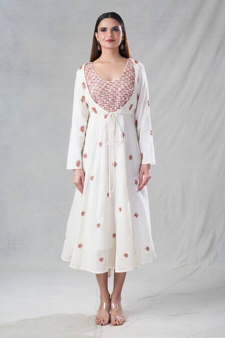 Bhusattva_Off White Organic Handspun Silk Embroidery Cutdana Scoop Sequin Placement Kurta _Online_at_Aza_Fashions