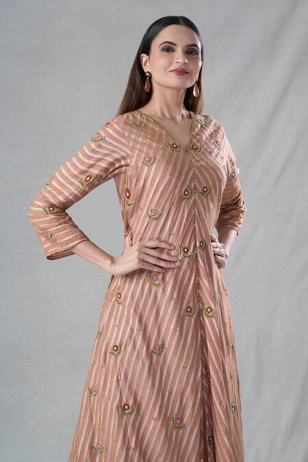 Buy_Bhusattva_Beige Organic Silk Embroidery Stripe V Neck Woven Kurta _Online_at_Aza_Fashions