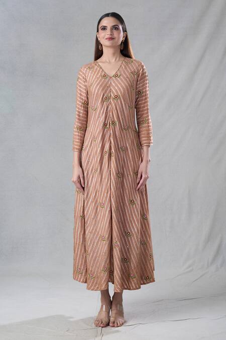 Bhusattva_Beige Organic Silk Embroidery Stripe V Neck Woven Kurta _at_Aza_Fashions