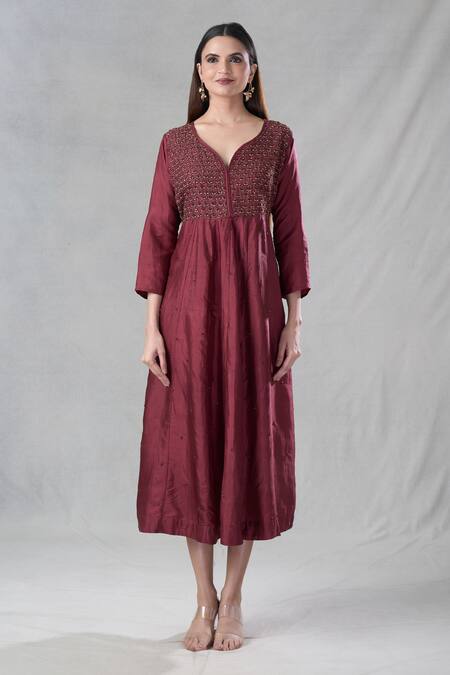 Bhusattva_Maroon Organza, Silk Sequins, Beads V-neck Work Kurta With Dupatta _Online_at_Aza_Fashions