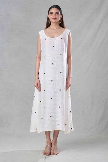 Bhusattva Off White Organic Silk Embroidery Floral Round Jacket With Dress at Aza Fashions Bhusattva_Off White Organic Silk Embroidery Floral Round Jacket With Dress _at_Aza_Fashions