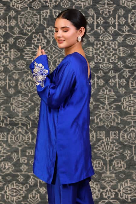 Eeda Blue Chiffon Zari V-neck Noor Embroidered Sleeve Short Kurta And Flared Pant Set Online at Aza Fashions Eeda_Blue Chiffon Zari V-neck Noor Embroidered Sleeve Short Kurta And Flared Pant Set _Online_at_Aza_Fashions