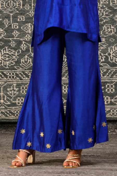 Buy Eeda Blue Chiffon Zari V-neck Noor Embroidered Sleeve Short Kurta And Flared Pant Set Online at Aza Fashions Buy_Eeda_Blue Chiffon Zari V-neck Noor Embroidered Sleeve Short Kurta And Flared Pant Set _Online_at_Aza_Fashions