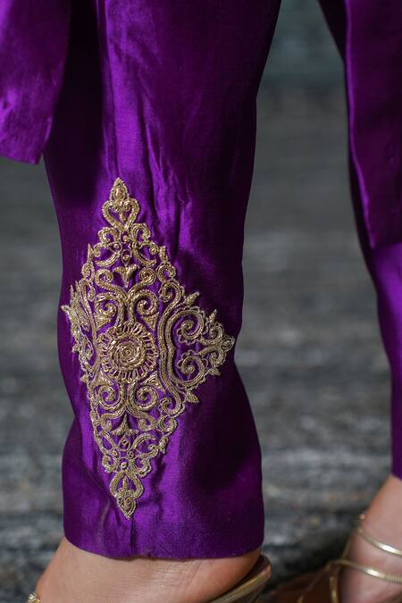 Buy_Eeda_Purple Chiffon, Silk Zari Scoop Neck Noor Placement Embroidered Kurta And Pant Set _Online_at_Aza_Fashions