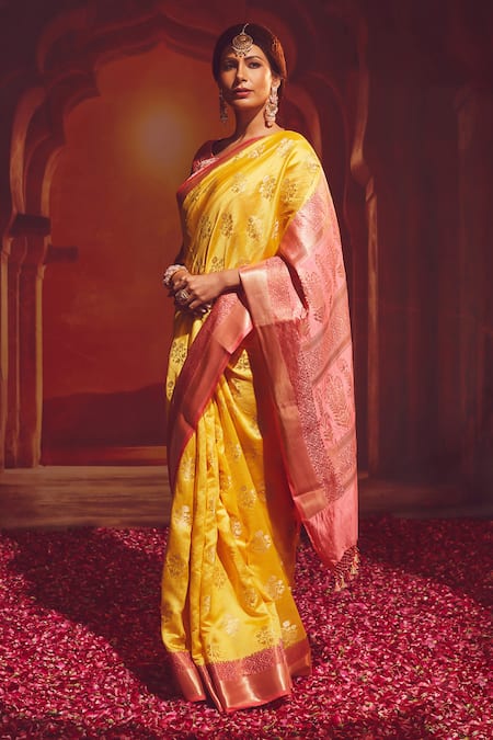 Paaprika Silk Handwoven Floral Saree With Blouse 