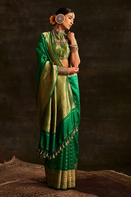 Paaprika Floral Butti Handwoven Saree With Running Blouse Piece 