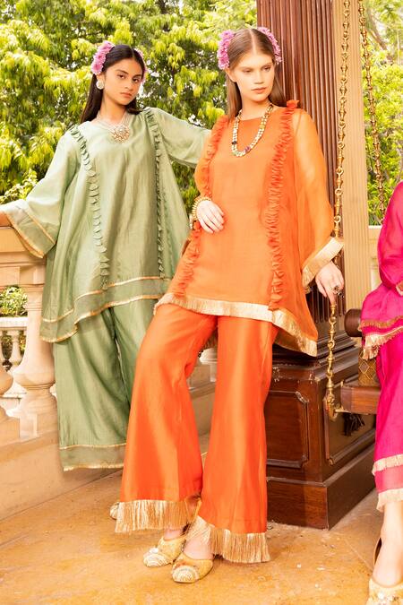 Tarisha Tholia_Green Cotton, Organza, Chanderi Tassels V-neck June Solid Kurta And Pant Set _Online_at_Aza_Fashions