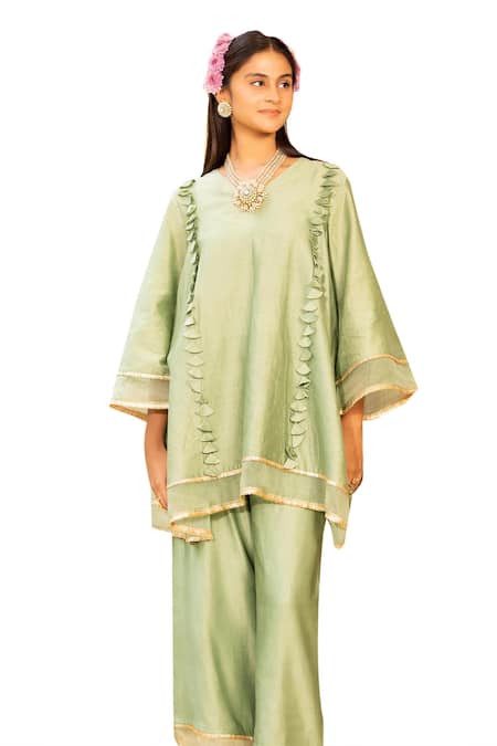 Tarisha Tholia_Green Cotton, Organza, Chanderi Tassels V-neck June Solid Kurta And Pant Set _at_Aza_Fashions