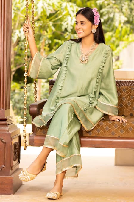 Shop_Tarisha Tholia_Green Cotton, Organza, Chanderi Tassels V-neck June Solid Kurta And Pant Set _at_Aza_Fashions