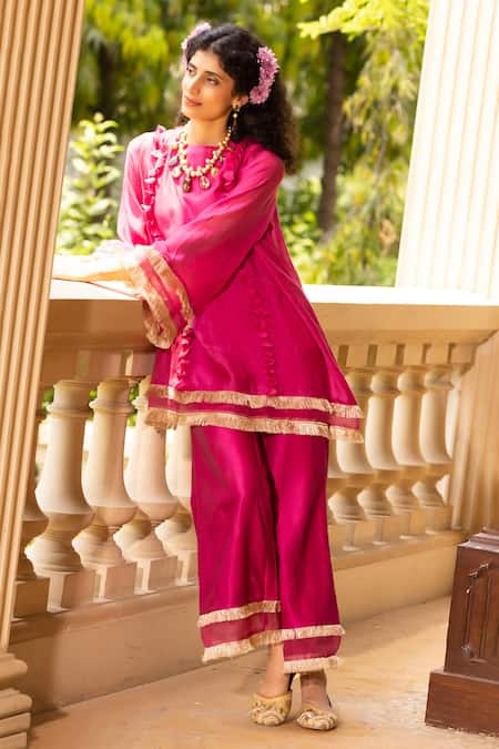 Tarisha Tholia Fuchsia Chanderi Solid Round June Neck Kurta And Pant Set 