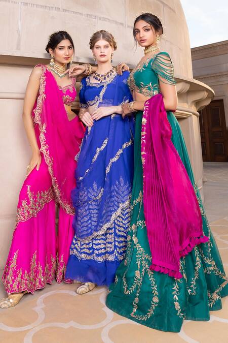 Buy_Tarisha Tholia_Green Silk, Organza Zari, Sequins V-neck Vasara Hand Embroidered Lehenga Set _Online_at_Aza_Fashions