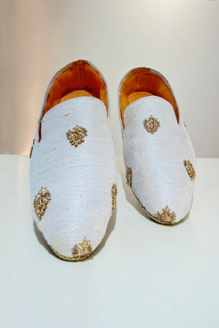 Hilo Design Core Butti Embroidered Shoes 