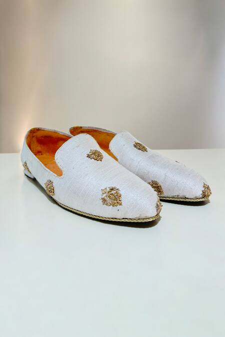 Buy_Hilo Design_Off White Embroidery Core Butti Shoes _Online_at_Aza_Fashions