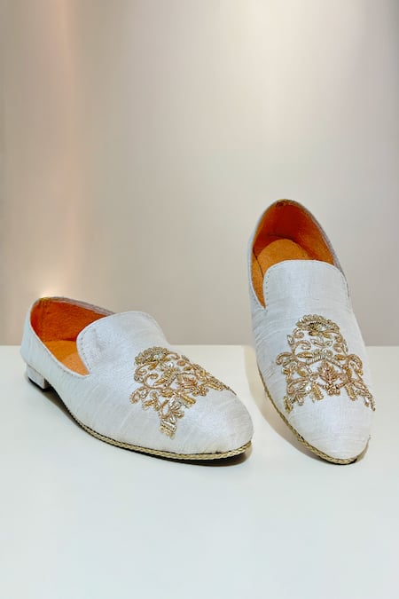 Hilo Design Off White Zardozi Embroidered Siena Floral Shoes